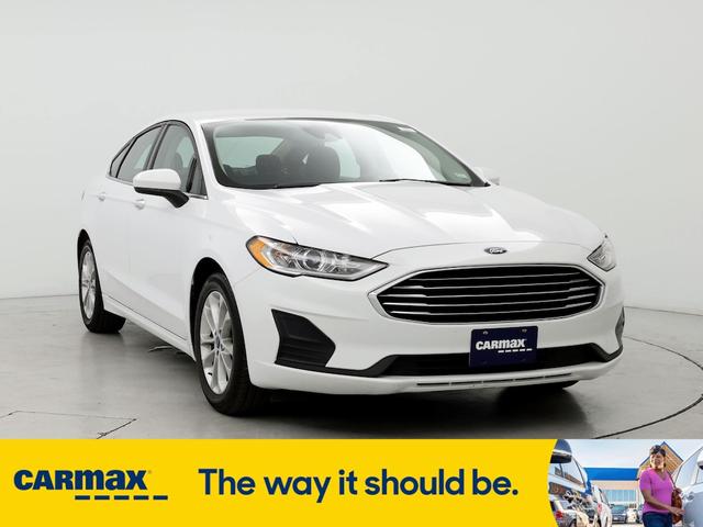 2020 ford fusion se