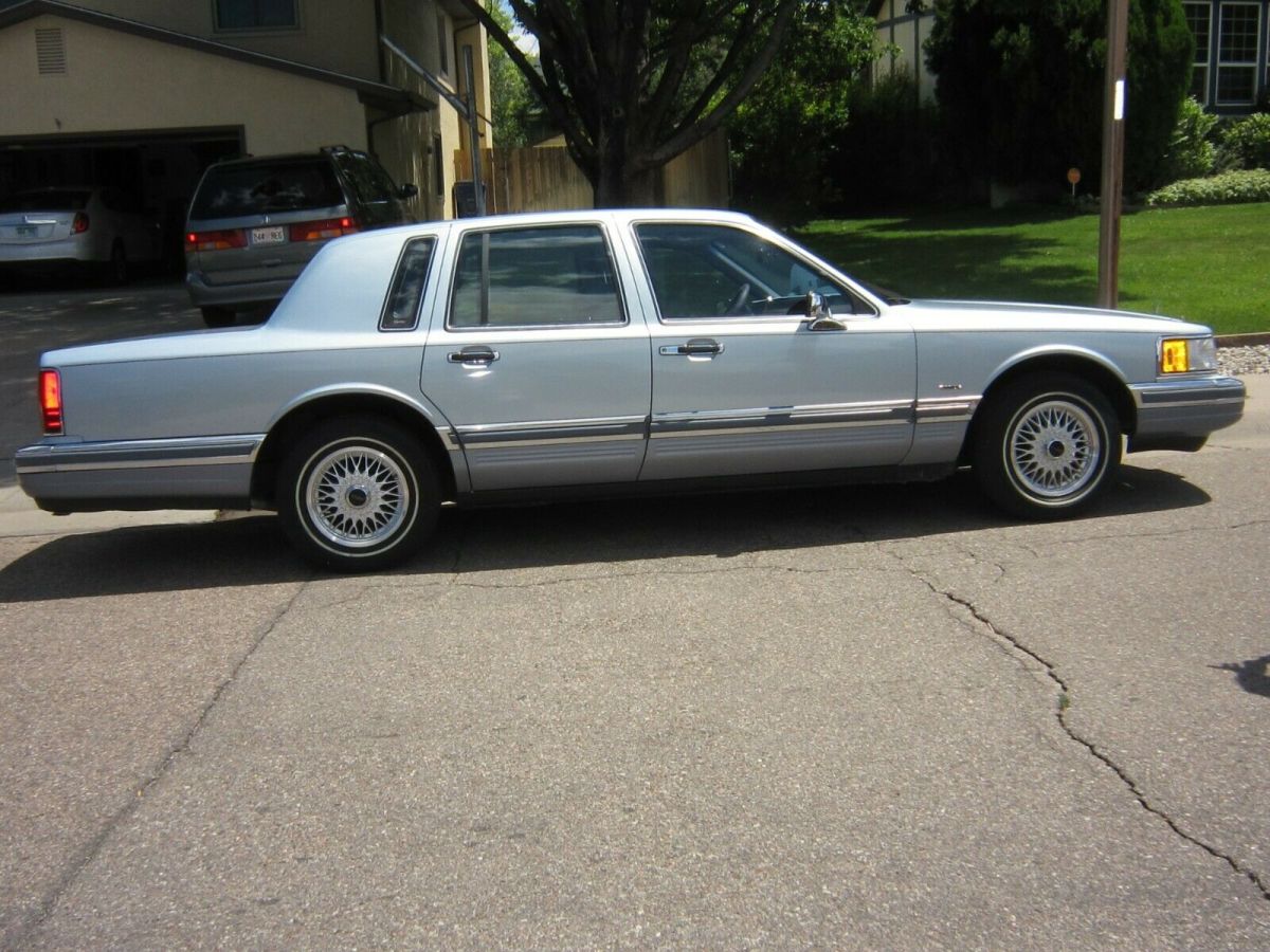 beautiful 1990 lincoln town car cartier low mileage, excellent condition!