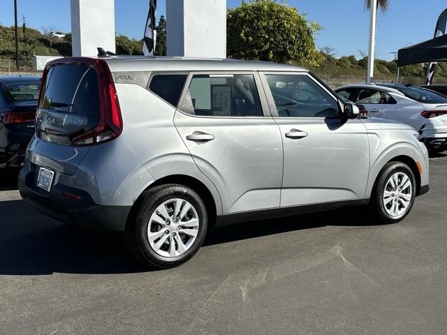 2022 kia soul lx