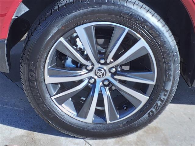 2023 toyota venza le