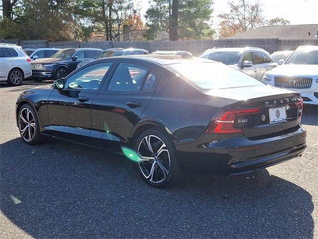 2024 volvo s60 b5 core dark theme
