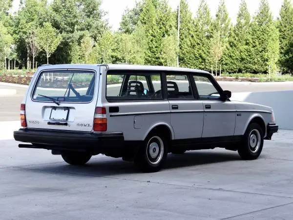 1987 volvo 240 wagon (manual) (128,000 miles) (1 owner from 04/08/1987-2017)