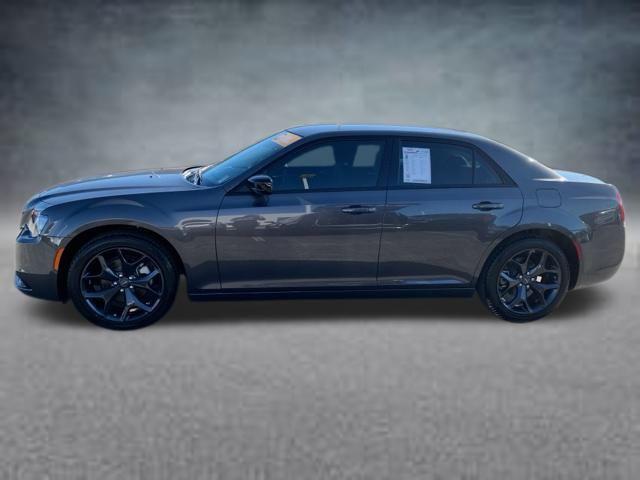 2023 chrysler 300 touring
