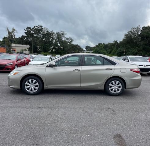 2016 toyota camry le