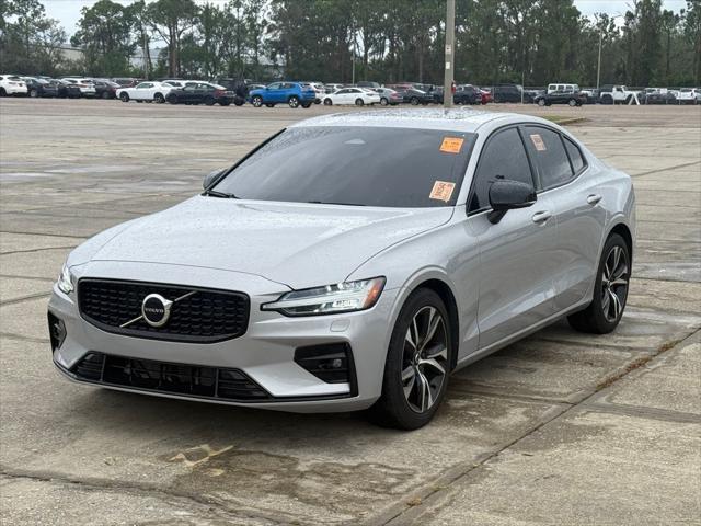 2023 volvo s60 b5 core dark theme