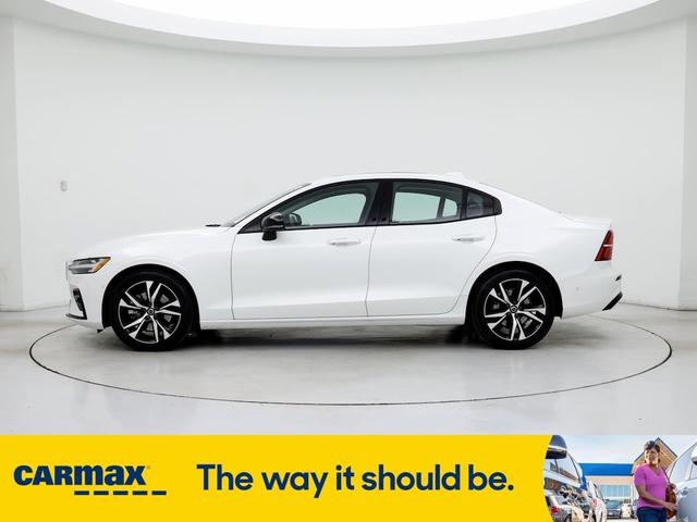 2024 volvo s60 b5 plus dark theme