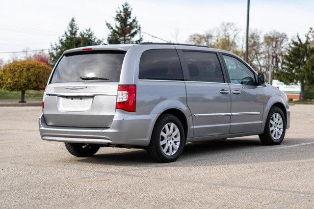 2013 chrysler town & country touring