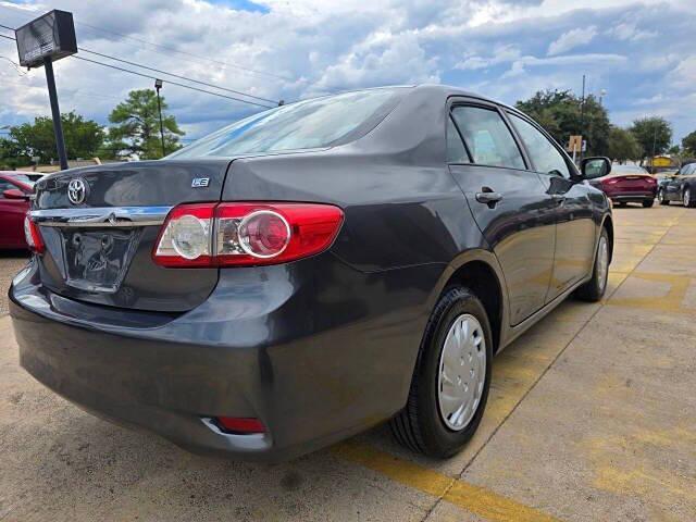2011 toyota corolla le