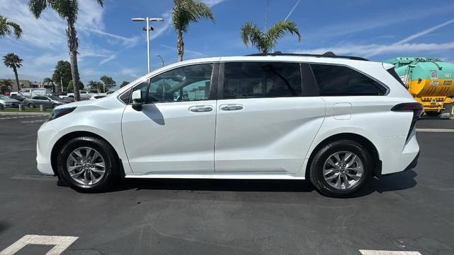 2022 toyota sienna xle