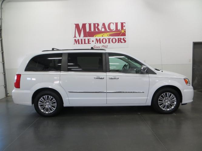 used 2016 chrysler town & country touring-l lincoln, ne 68526 for sale in lincoln, nebraska