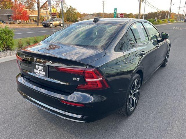 2024 volvo s60 b5 plus dark theme