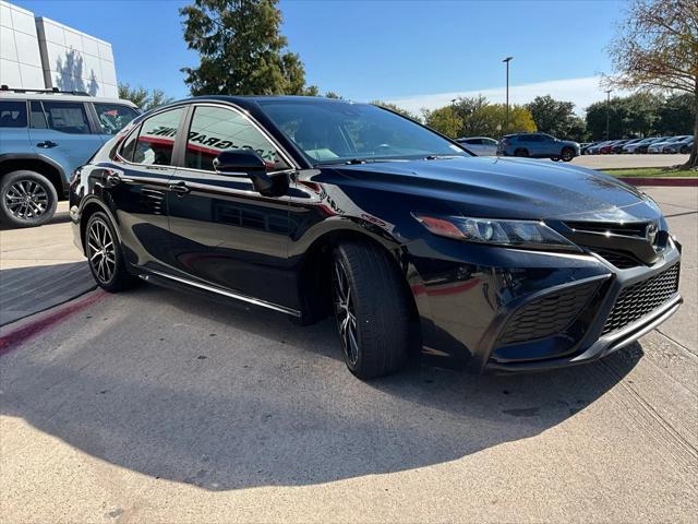 2022 toyota camry se
