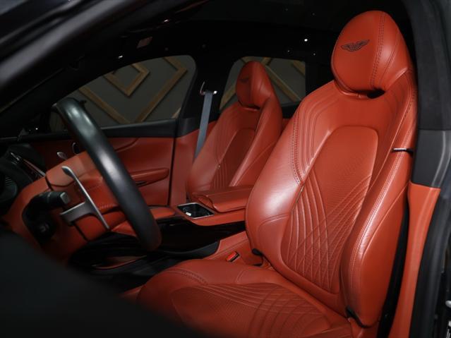 2021 aston martin dbx base
