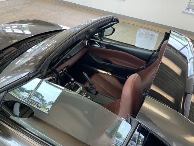 2017 mazda mx-5 miata launch edition