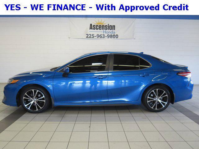2020 toyota camry se