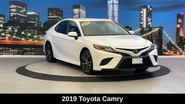 2019 toyota camry l