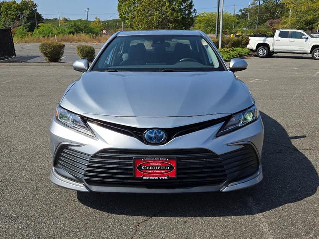 2022 toyota camry hybrid le
