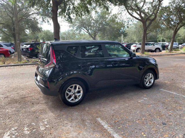 2023 kia soul lx