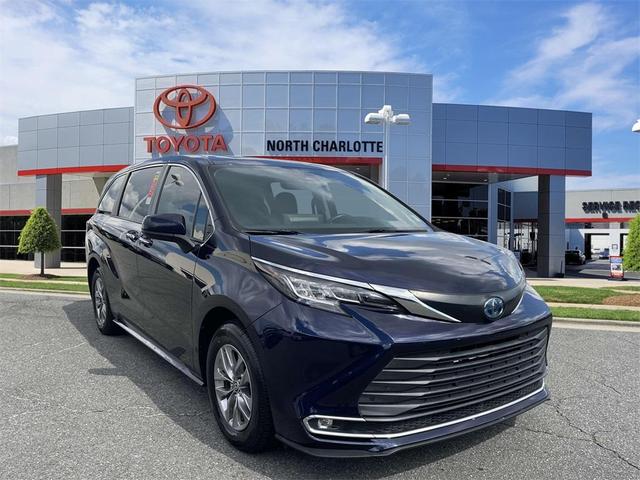 2022 toyota sienna xle