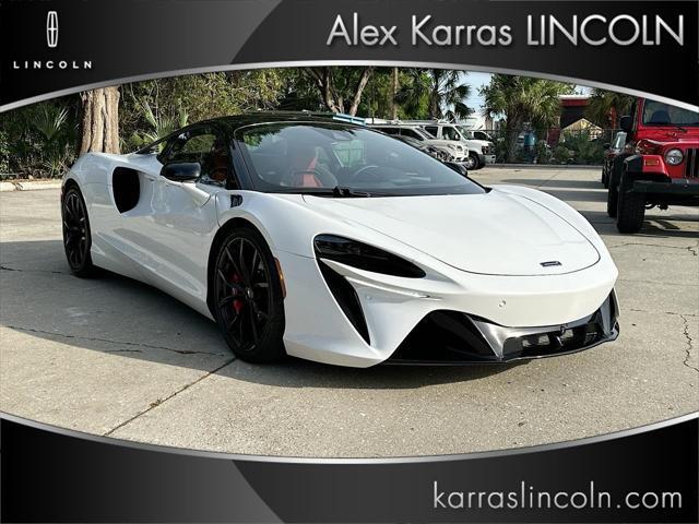 2023 mclaren artura techlux