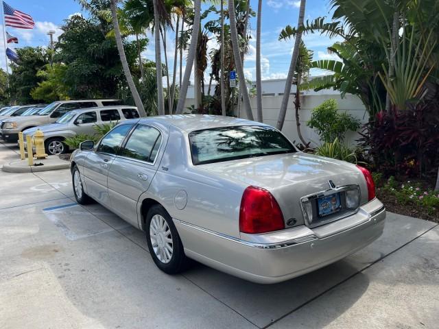 2005 lincoln town car signature limited