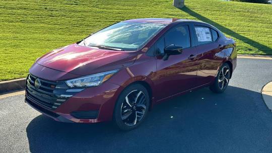 2024 Nissan Versa sr