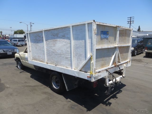 1986 toyota pickup 4-cyliner manual gas no reserve