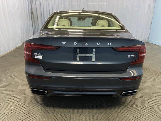 2022 volvo s60 b5 momentum