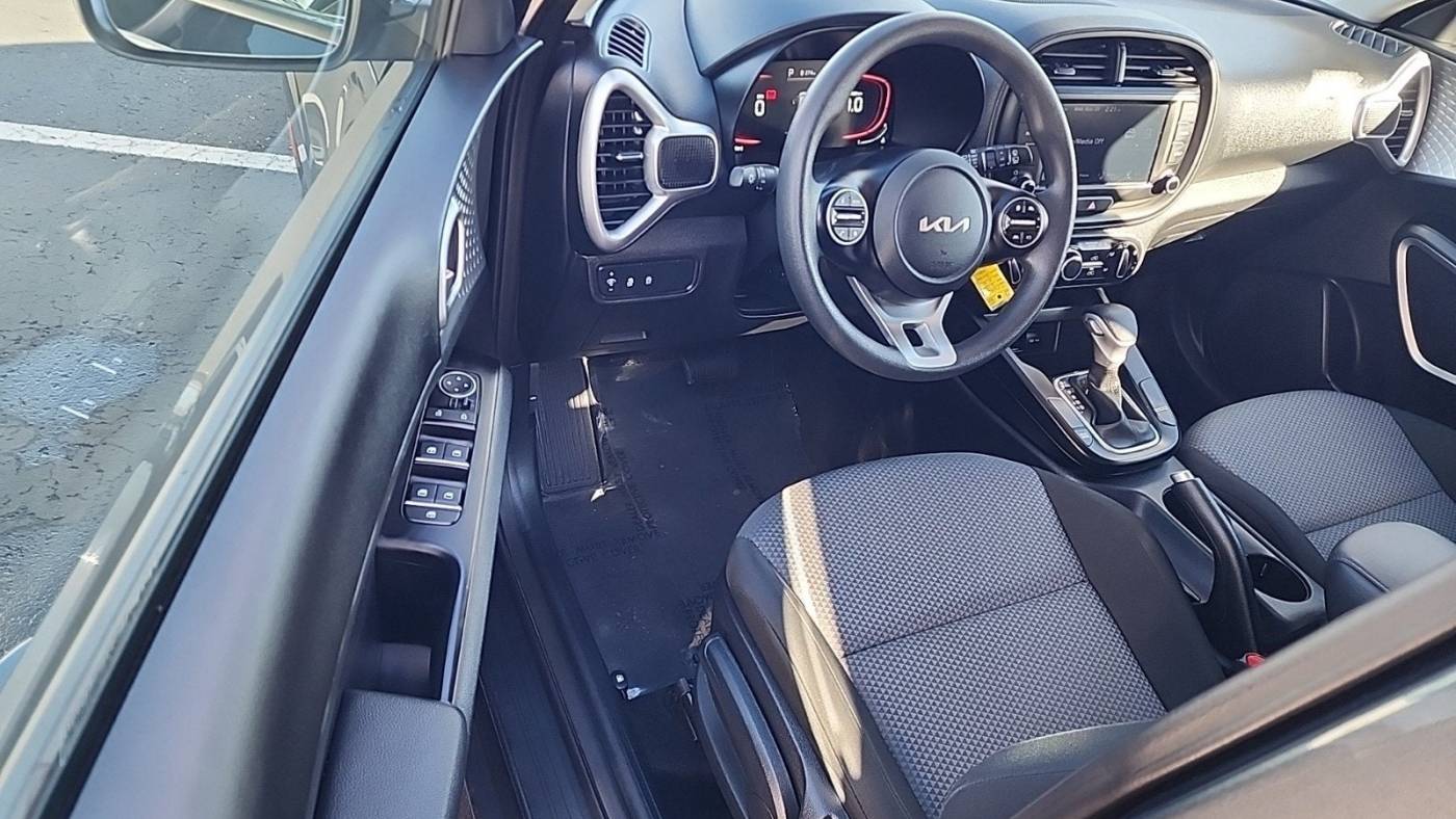 2023 kia soul lx