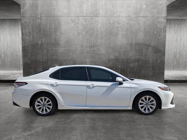 2019 toyota camry le