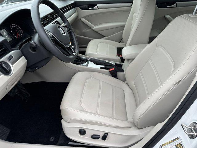 2022 volkswagen passat 2.0t se