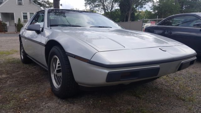 1986 pontiac fiero 42k 4cyl, 5spd trans one owner all original runs&drives 100%