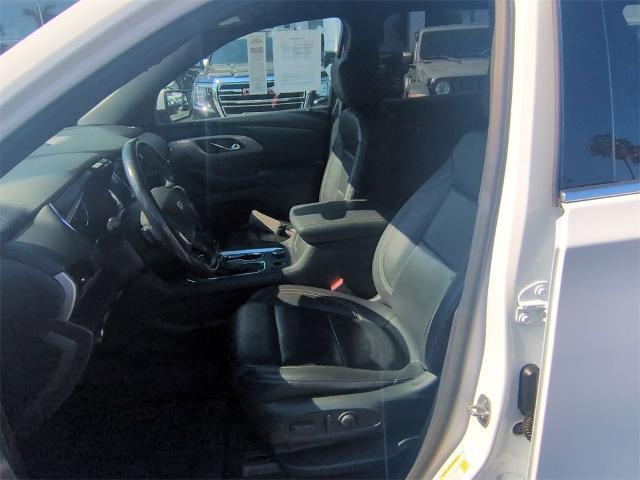 2022 chevrolet traverse lt leather