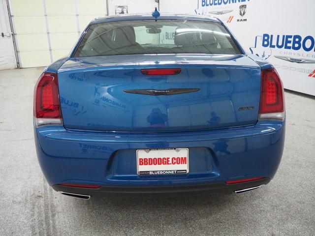 2023 chrysler 300 touring