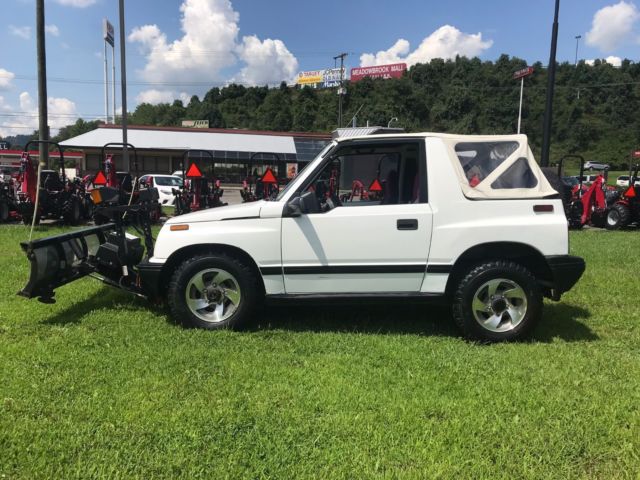 4x4 5 speed manual geo tracker with snow-way snowplow
