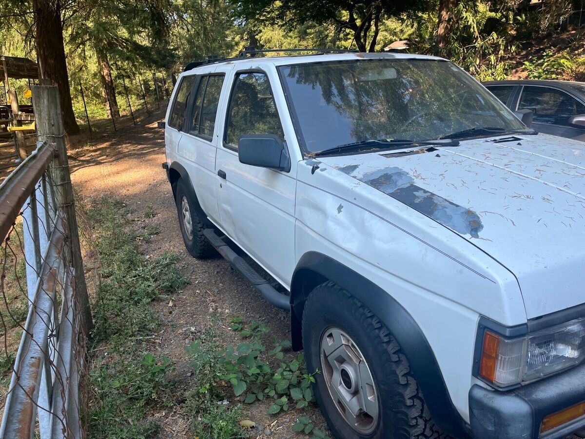 1994 nissan pathfinder suv white 4wd automatic le