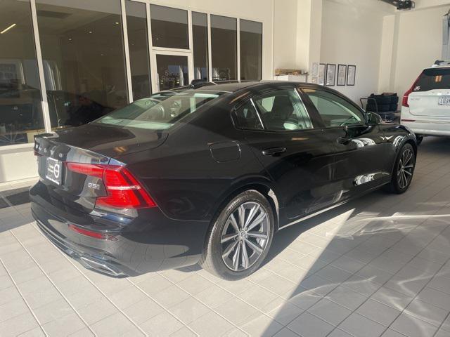 2022 volvo s60 t5 momentum