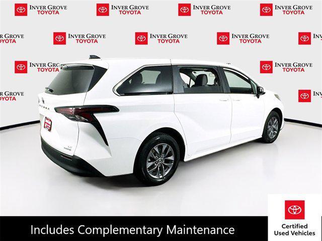 2024 toyota sienna le