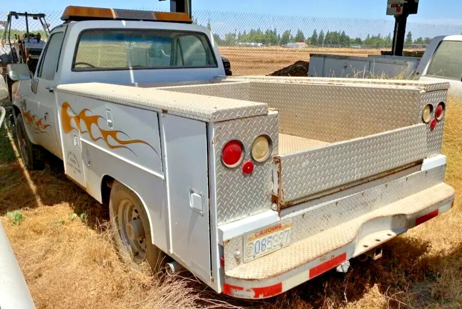 1984 chevrolet custom deluxe 30 pickup truck w/service body & custom flames #405