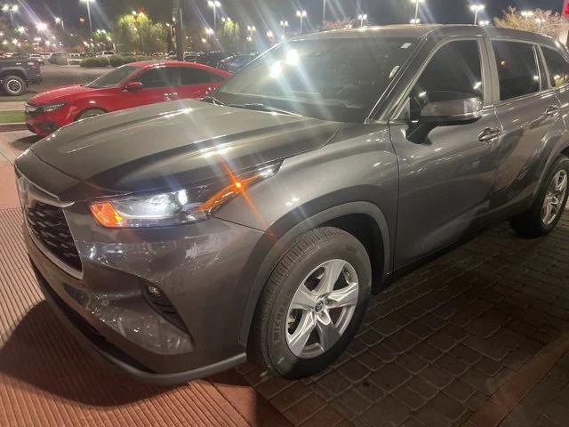 2023 toyota highlander le