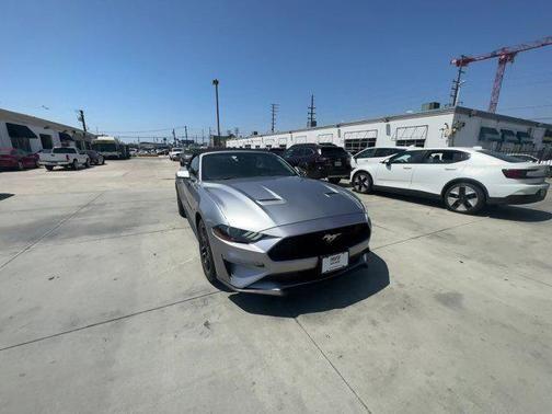 2022 ford mustang