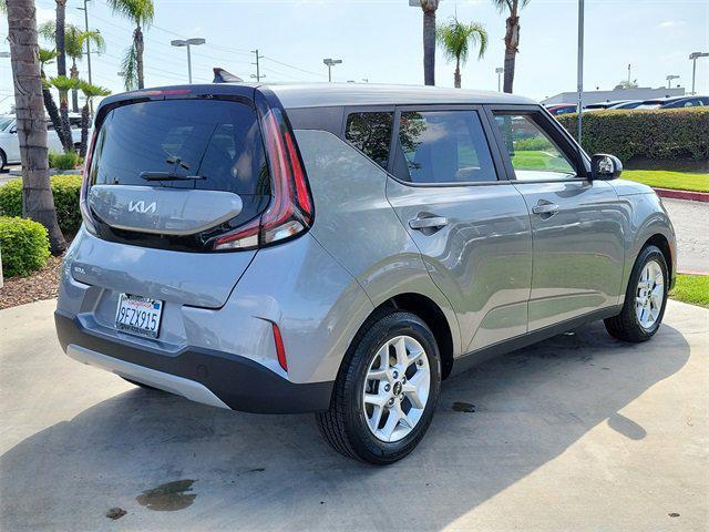 2023 kia soul lx