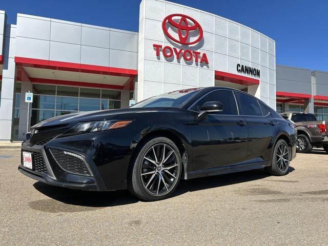 2022 toyota camry se