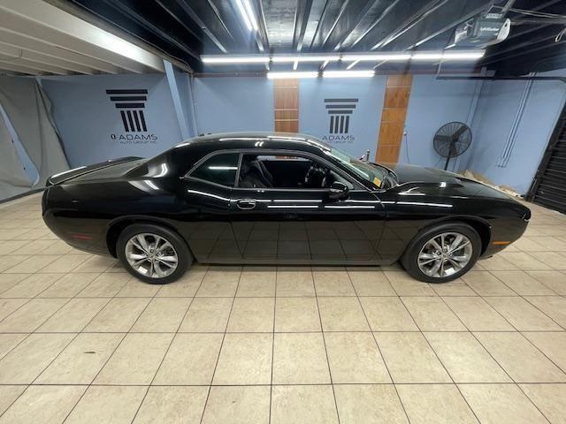 2020 dodge challenger sxt