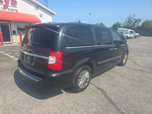 2015 chrysler town & country touring-l