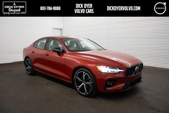 2024 volvo s60 b5 plus dark theme