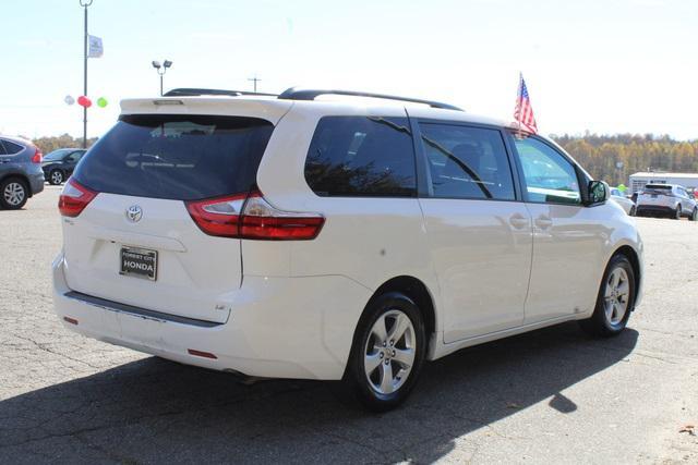 2016 toyota sienna le