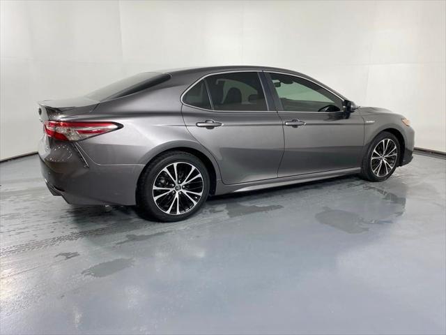 2018 toyota camry hybrid se