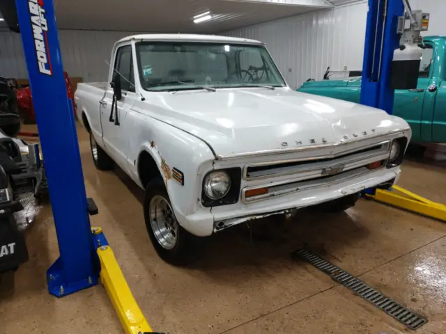 1968 chevrolet c-10 fleetside shortbox pickup truck
