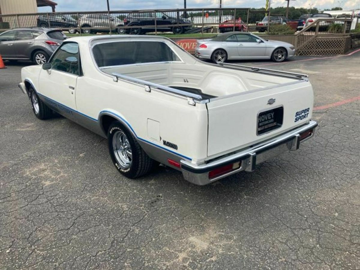 chevrolet 350 v8 , cold a/c all restored ss auto very nice ! take a look
